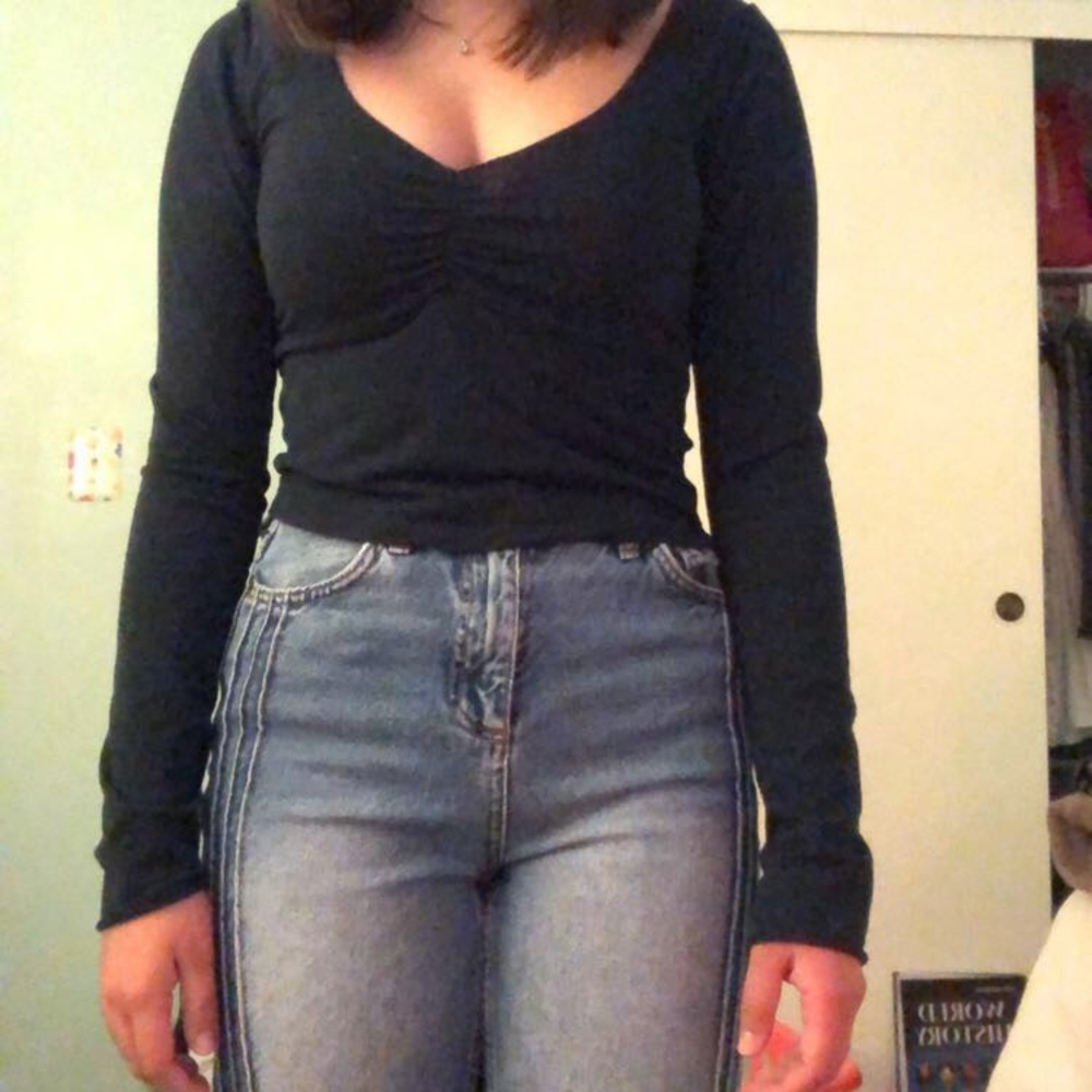 blue long sleeve crop top